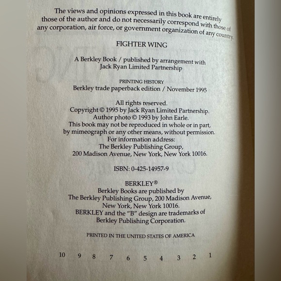 Fighter Wing By Tom Clancy Book Bestseller
Paperback Air force Combat Wing - Picture 6 of 9